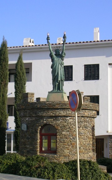 Estàtua de la llibertat a Cadaqués