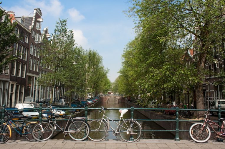 Bicicletes a un pont d'Amsterdam