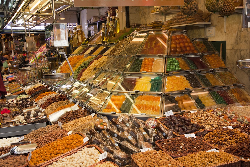Fruits secs i menjar confitat al mercat de la Boqueria