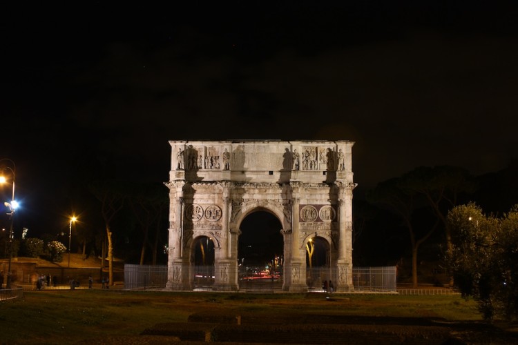Arc de Constantí de nit