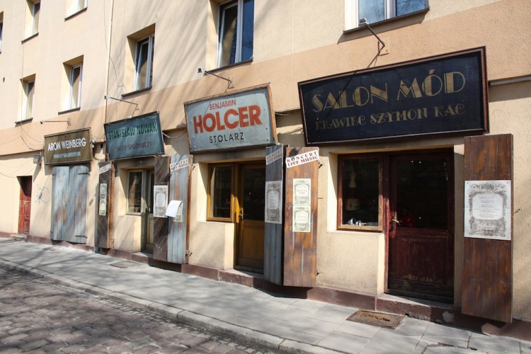 Tiendas en el barrio de judío de Cracovia