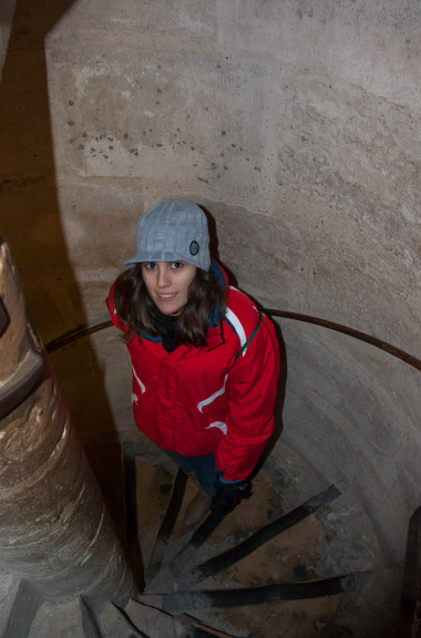 Laura a les escales de Notre Dame
