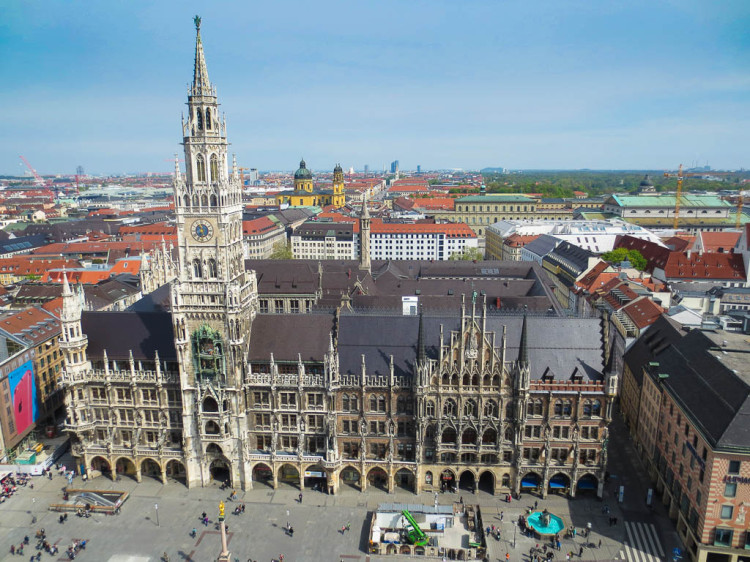 Qué ver en Munich: Vista del nuevo Ayuntamiento desde St. Peter