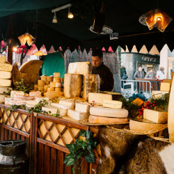 Mercat Medieval de Vic - Botiga de formatges
