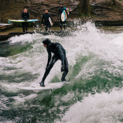 Surfers al Englisher Garten de Munic