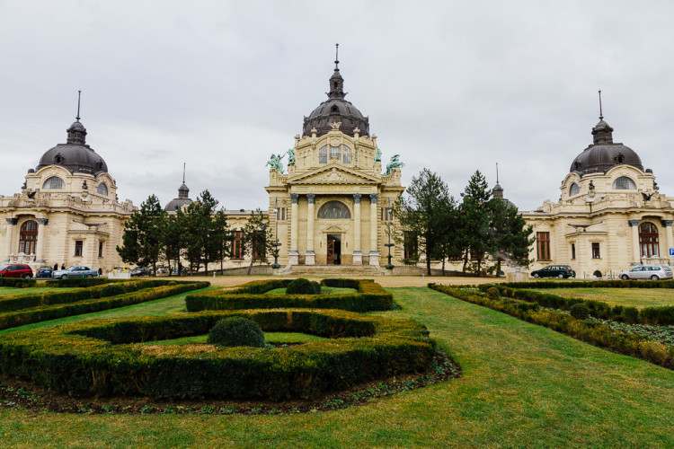 Façana principal dels Banys Széchenyi a Budapest