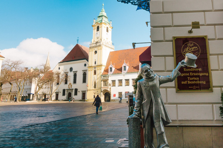 Estàtues de Bratislava: Schöne Naci 