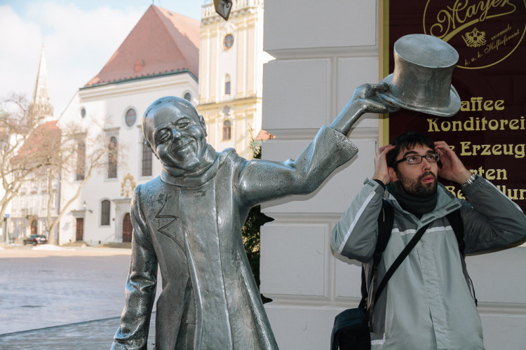 Estàtues de Bratislava: David amb l'estàtua de Schöne Naci 