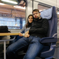 Nosaltres amb cara d'adormits al tren de Bratislava