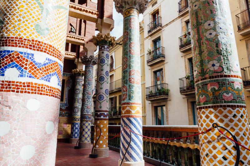 Imprescindibles de la Ruta del Modernismo de Barcelona: Columnas del balcón del Palau Música