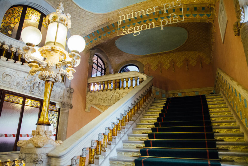Escales al primer pis del Palau