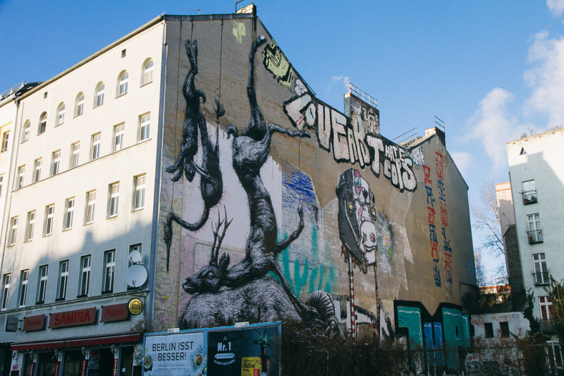 Graffiti Dead Animals de ROA en Berlin
