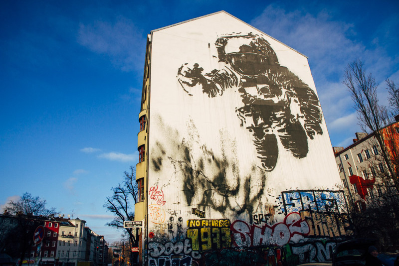 Graffiti The Astronaut a Berlin