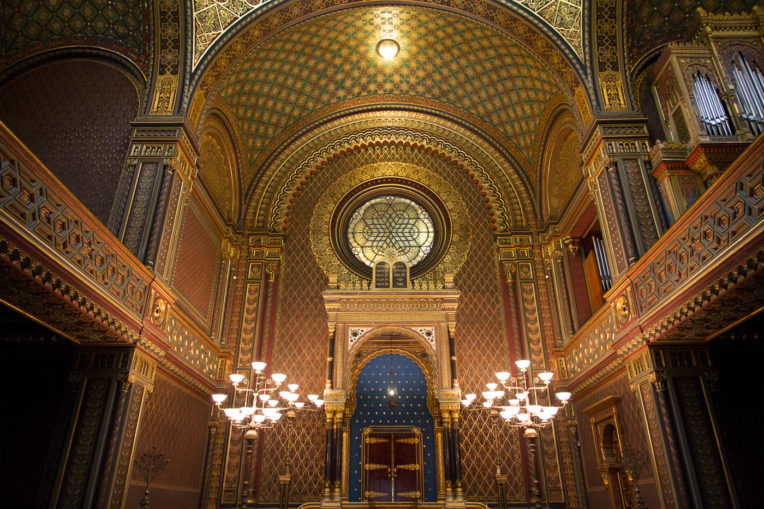 Qué ver en Praga en 4 días: Interior de la sinagoga Espanyola al Barri Jueu de Praga
