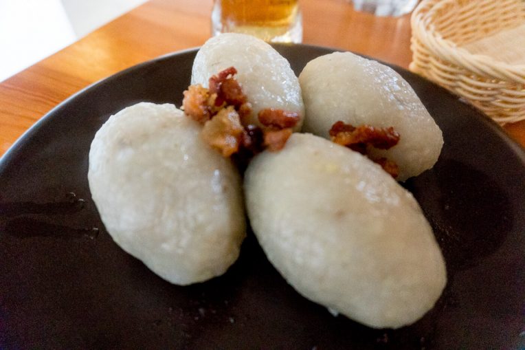 Comida típica polaca: Dumplings de patata rellenos de Carne (Pyzy)