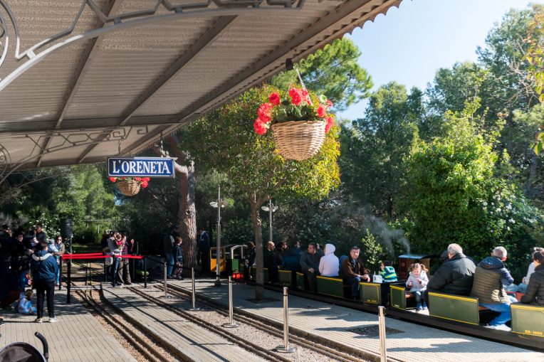 Estación de tren en el Parque de l'Oreneta