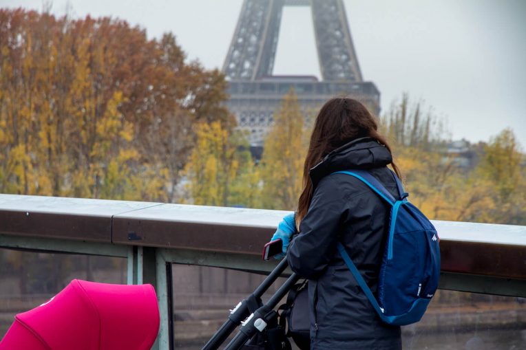 Consejos para viajar a París con un bebé - Ir andando por París